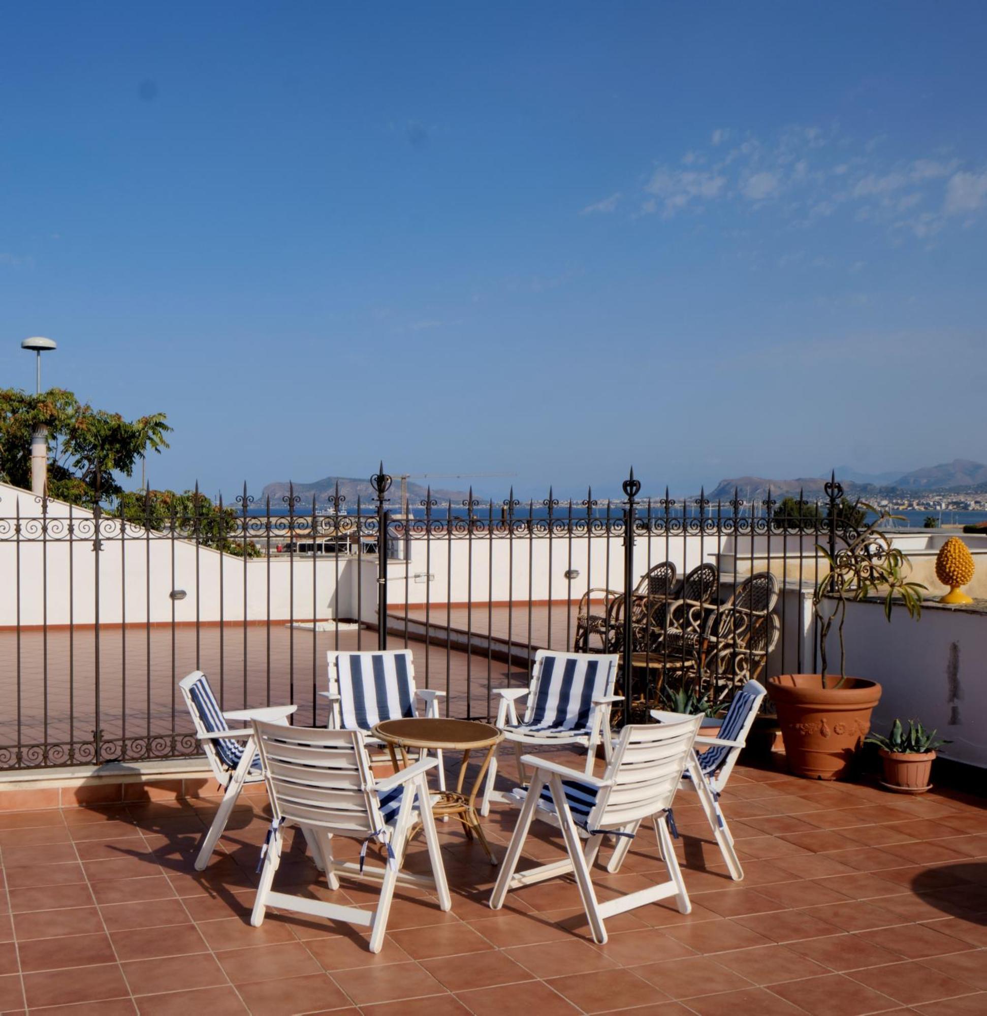 Attico Con Terrazza Sul Porto Apartment Palermo Luaran gambar